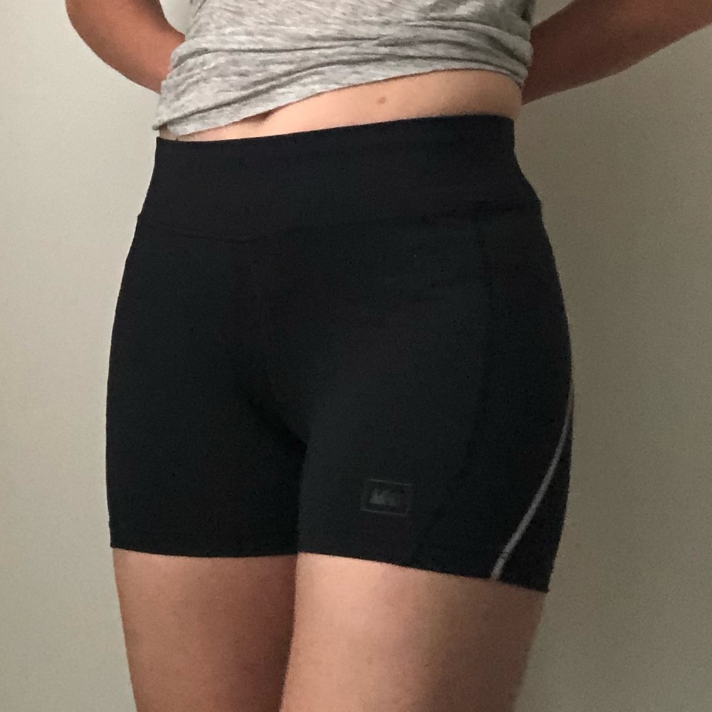 REI Black Spandex Run/Workout Short Shorts